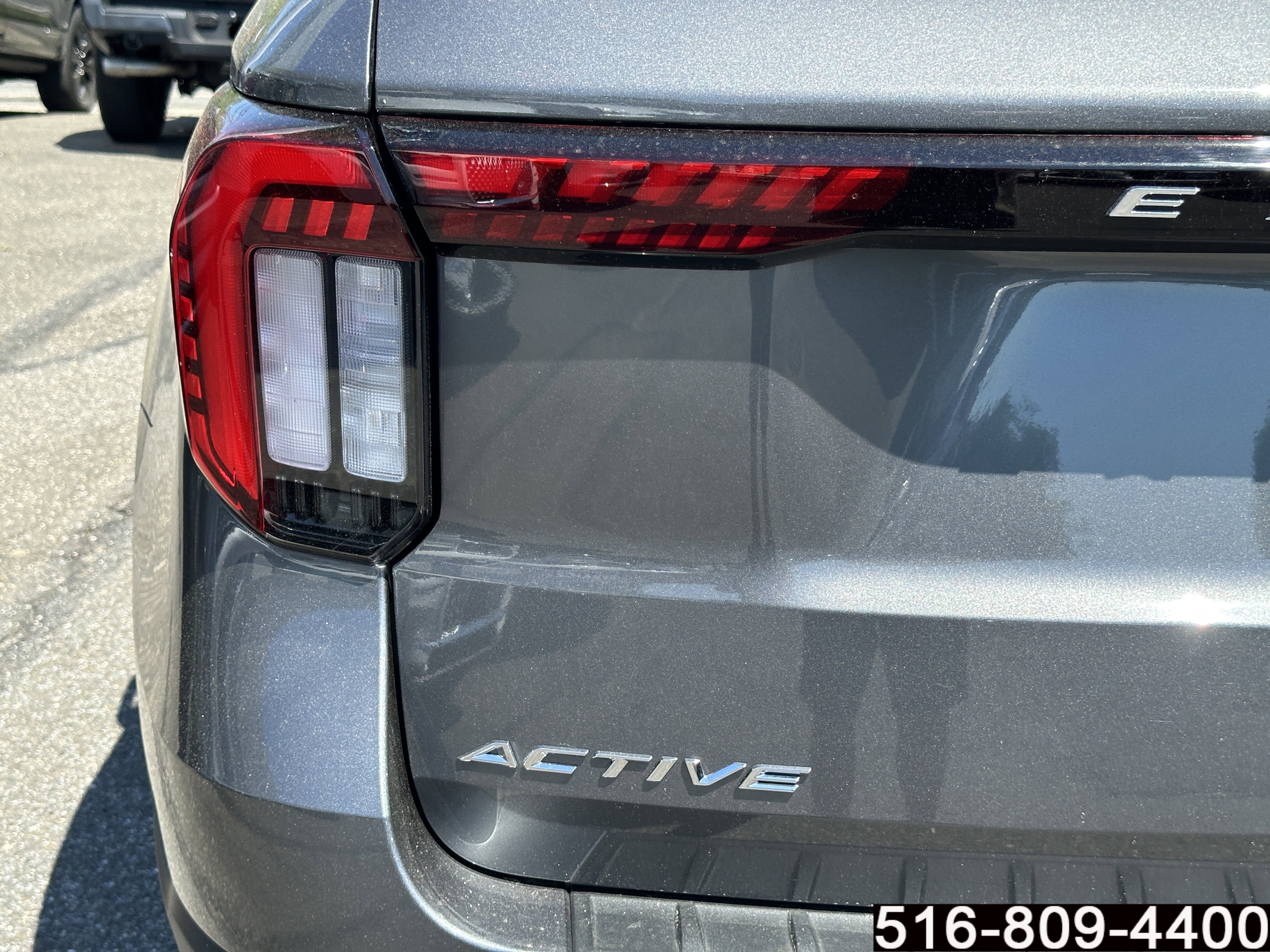 Used 2025 Ford Explorer Active AWD/4WD image 36