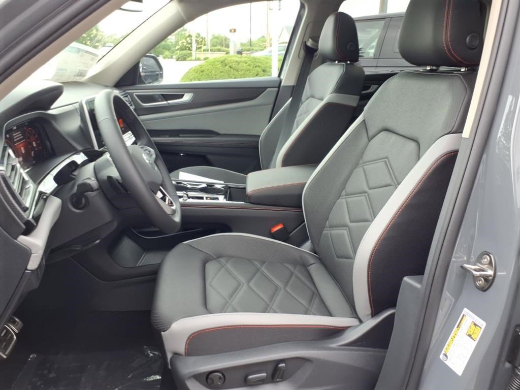 New 2025 Volkswagen Atlas Peak Edition SE image 13