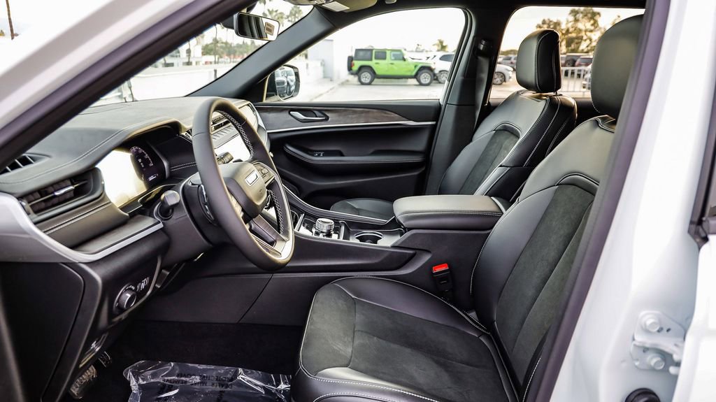 New 2026 Jeep Grand Cherokee Altitude AWD/4WD image 21