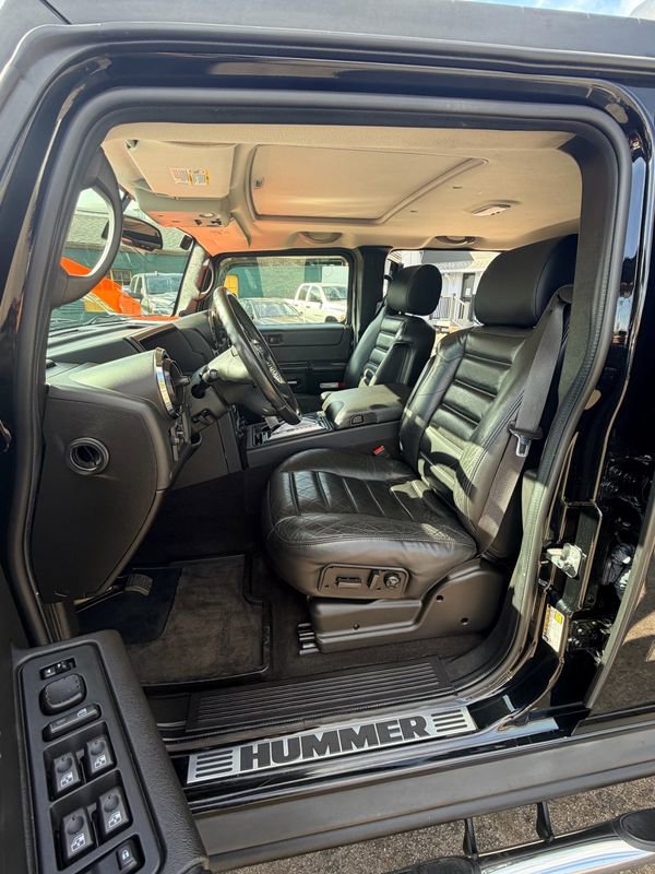 Used 2005 HUMMER H2 w/ Preferred Equipment Group image 25