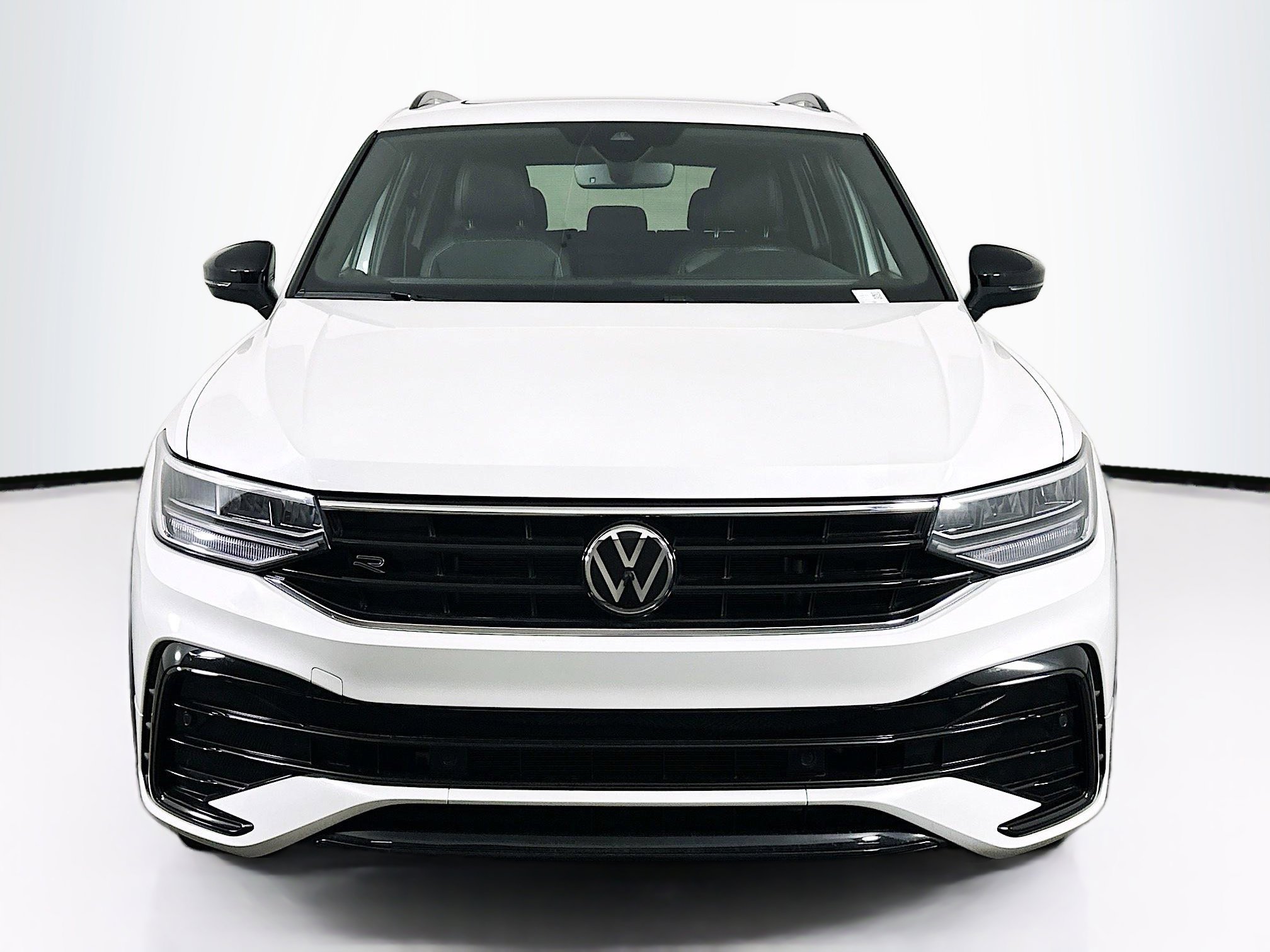 Used 2022 Volkswagen Tiguan SE R-Line image 2