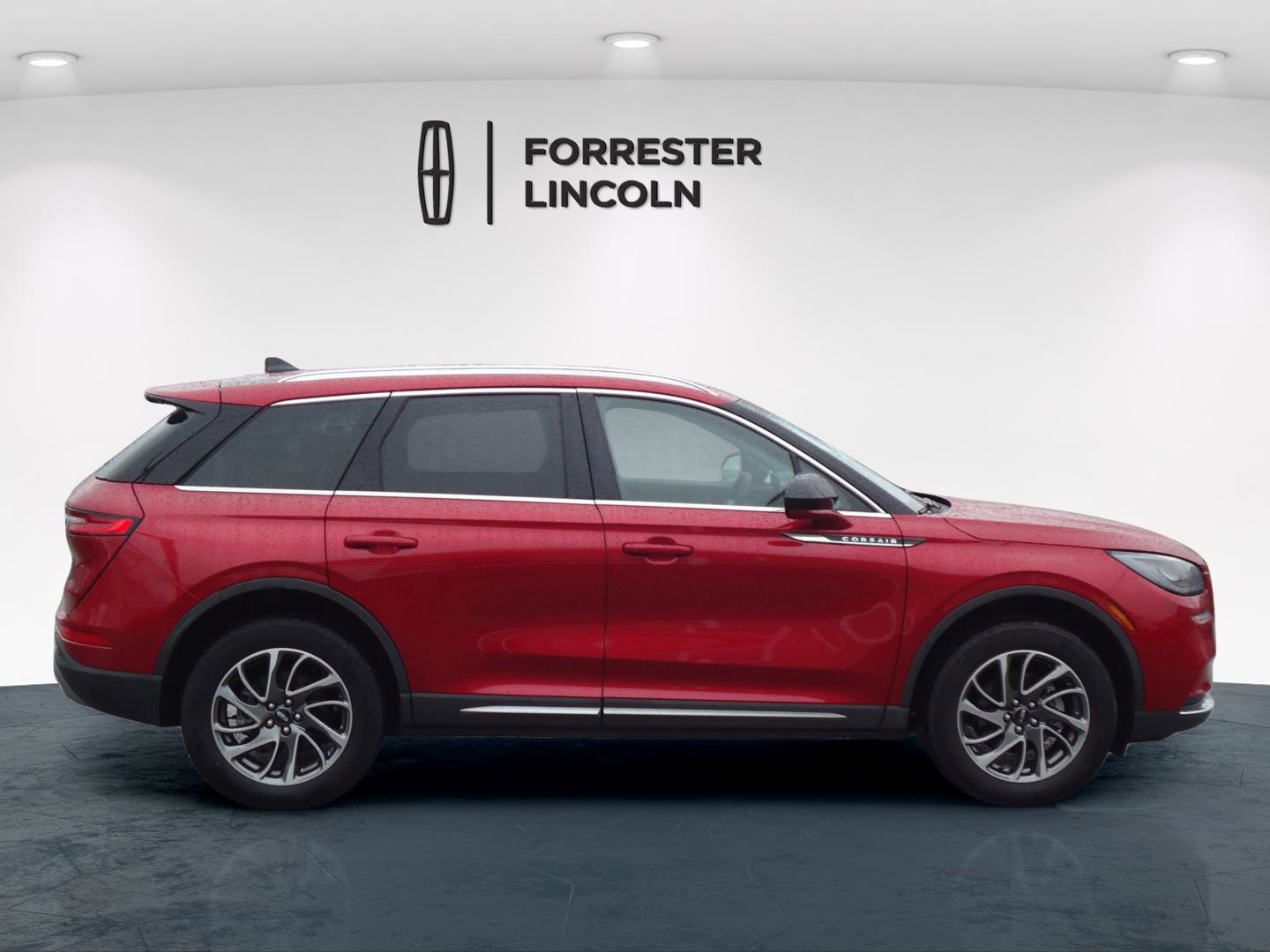 Used 2022 Lincoln Corsair AWD w/ Equipment Group 101A image 2