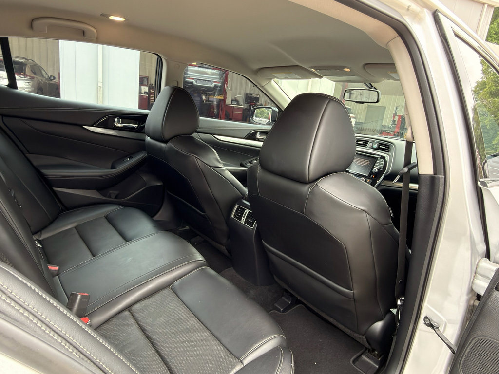 Used 2019 Nissan Maxima 3.5 SV w/ Floor Mat Group FWD image 18