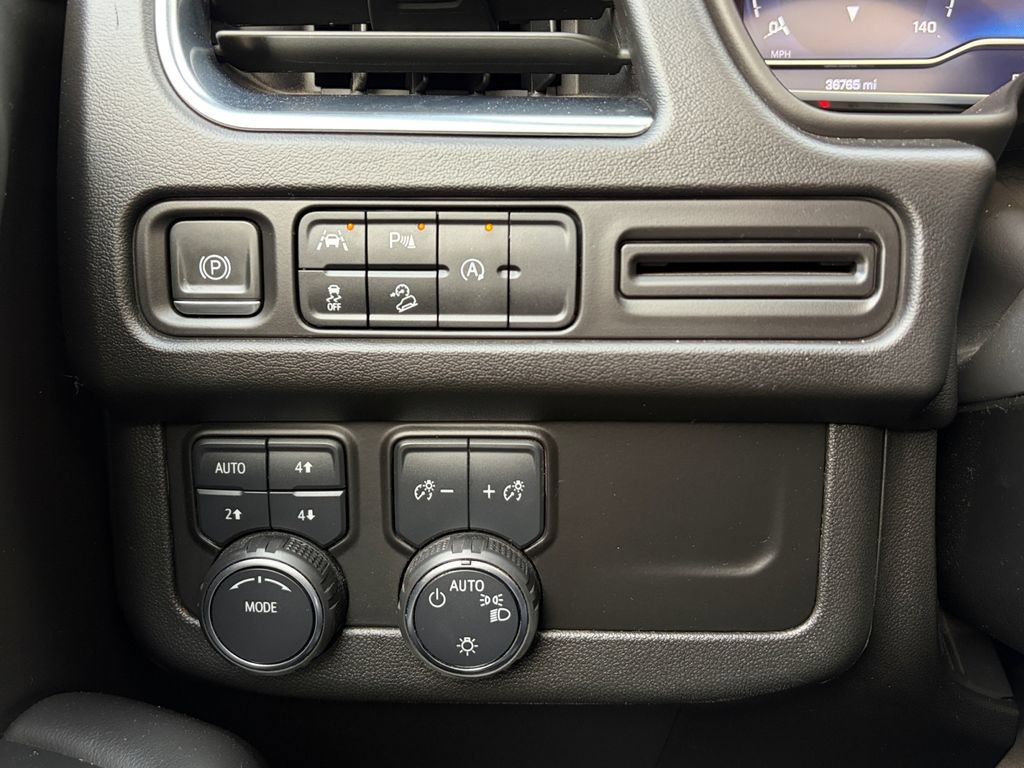 Used 2024 Chevrolet Suburban Z71 AWD/4WD image 17