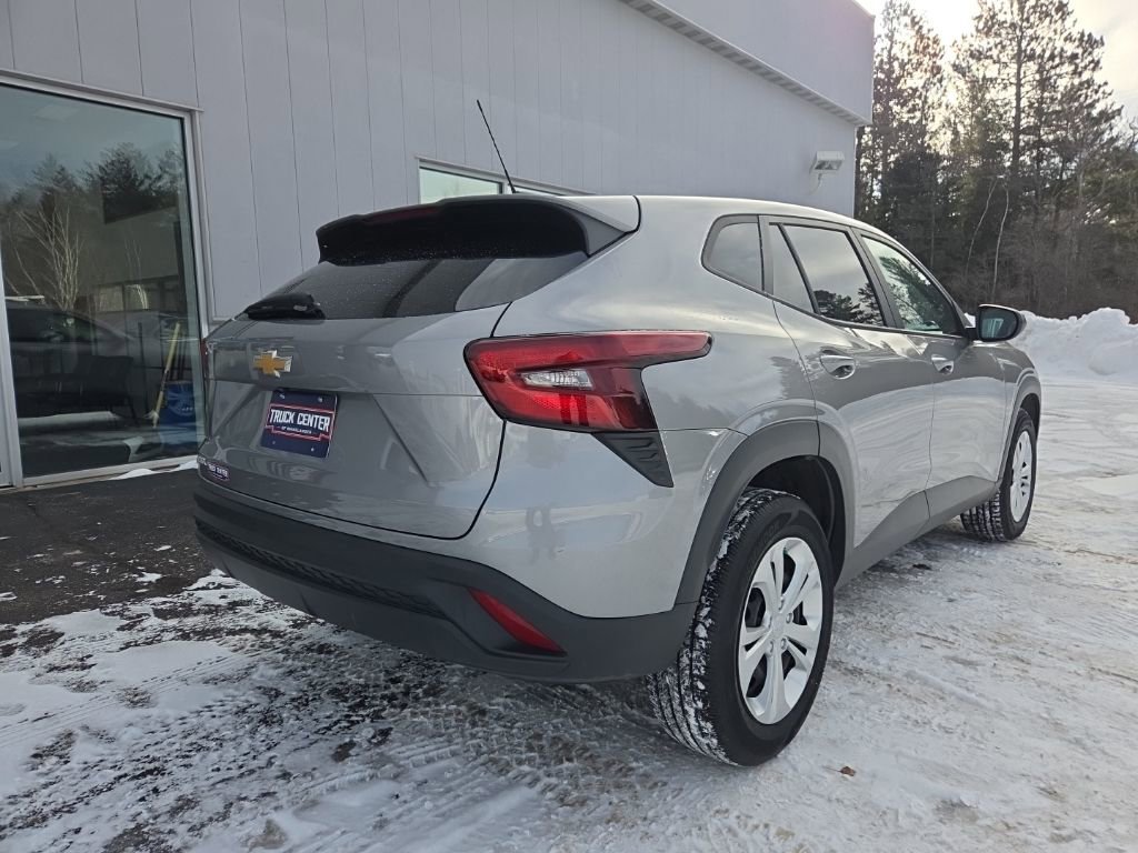 Used 2024 Chevrolet Trax LS image 3