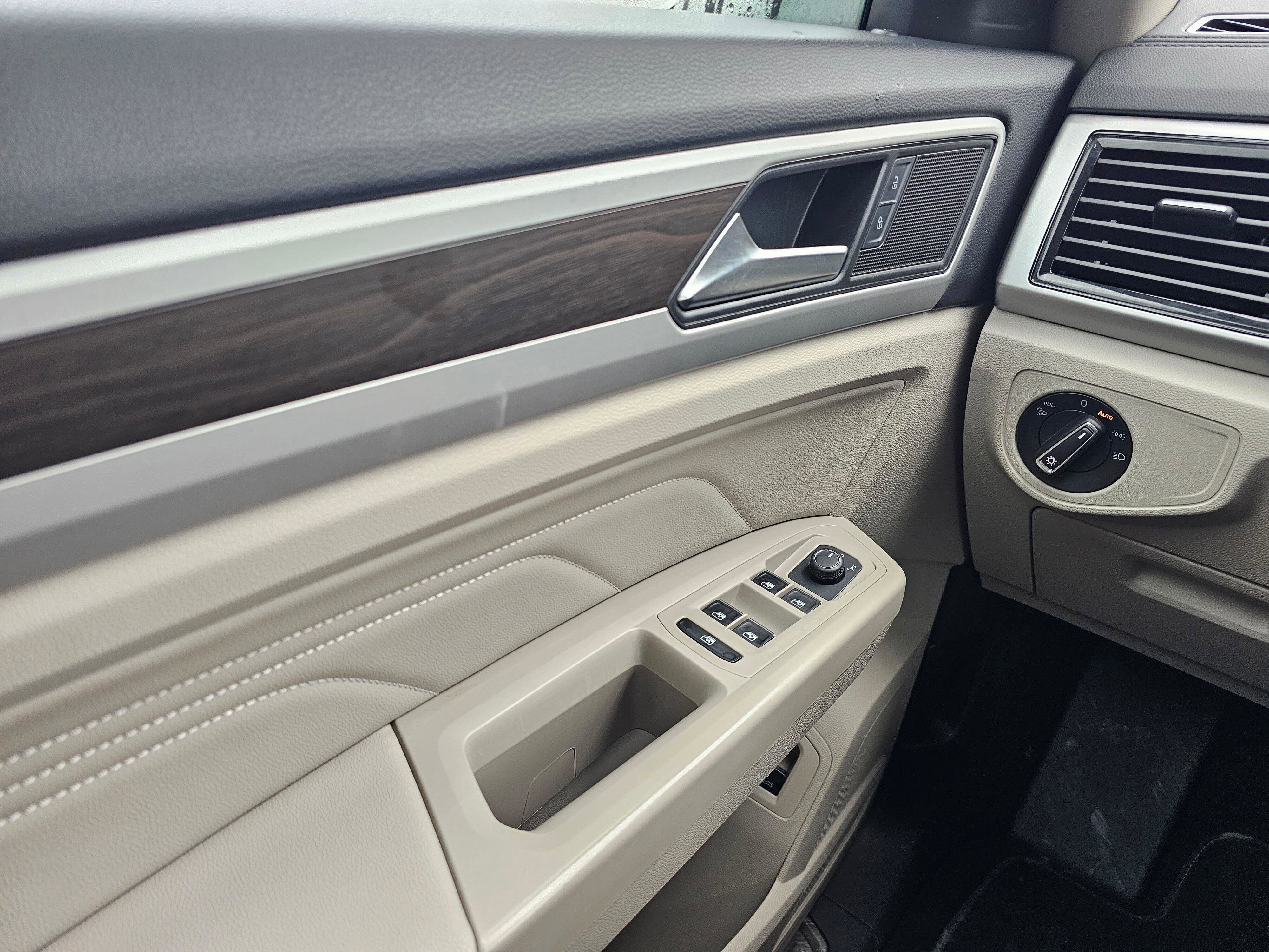 Used 2023 Volkswagen Atlas SE image 29