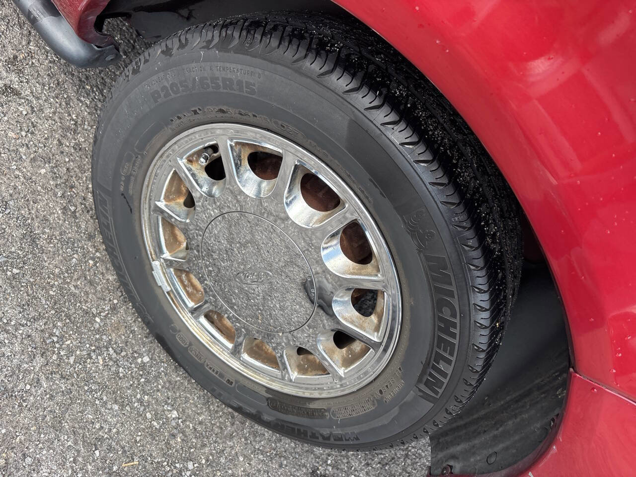 Used 1998 Ford Taurus SE FWD image 10