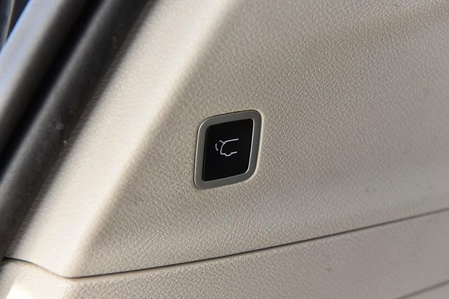 Used 2024 Chrysler Voyager LX image 25