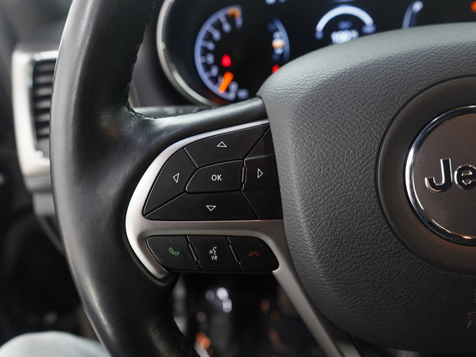 Used 2020 Jeep Grand Cherokee Laredo w/ Security & Convenience Group image 26