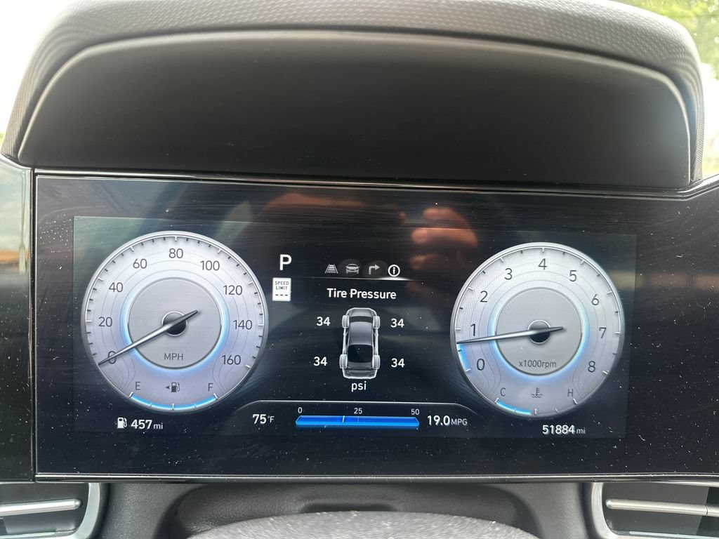 Used 2025 Hyundai Elantra Limited FWD image 12