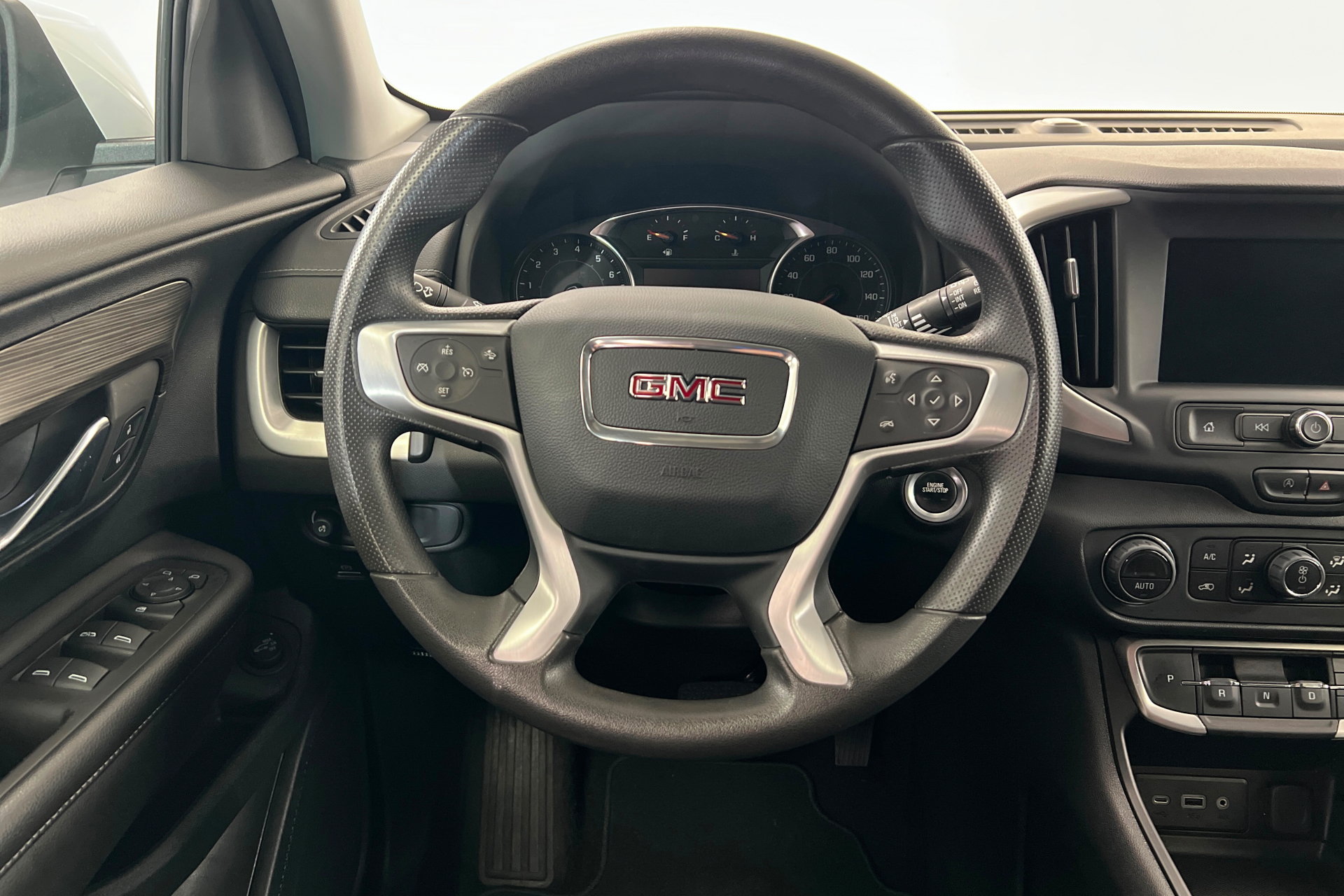 Used 2023 GMC Terrain SLE w/ Driver Convenience Package FWD image 13