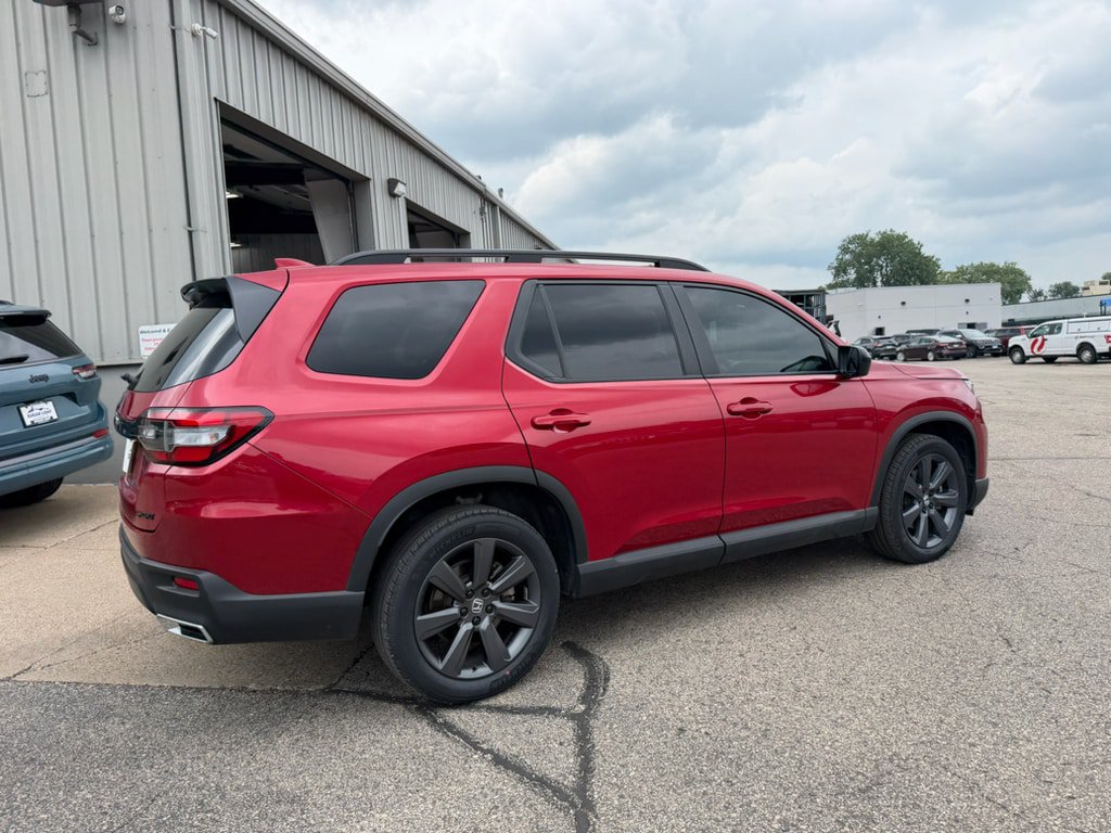 Used 2024 Honda Pilot Sport image 4