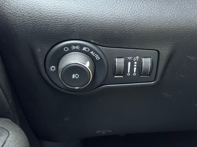 Used 2022 Jeep Compass Trailhawk w/ Trailhawk Convenience Group AWD/4WD image 32