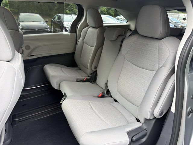 Used 2024 Toyota Sienna LE w/ LE Plus Package AWD/4WD image 12