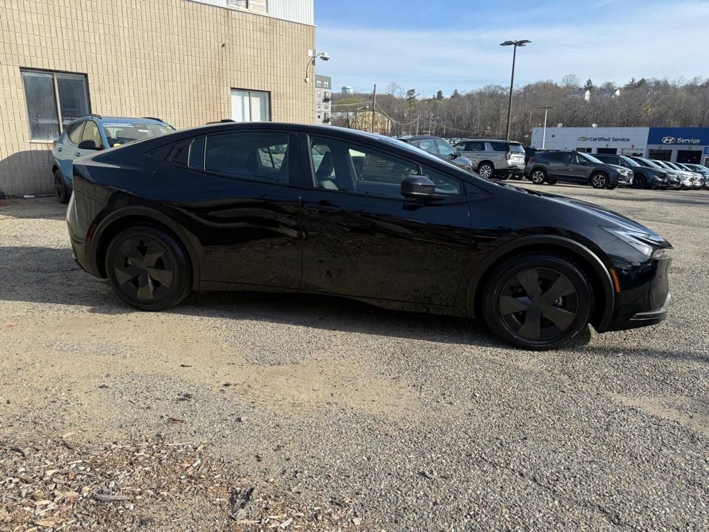 Used 2025 Toyota Prius LE image 7