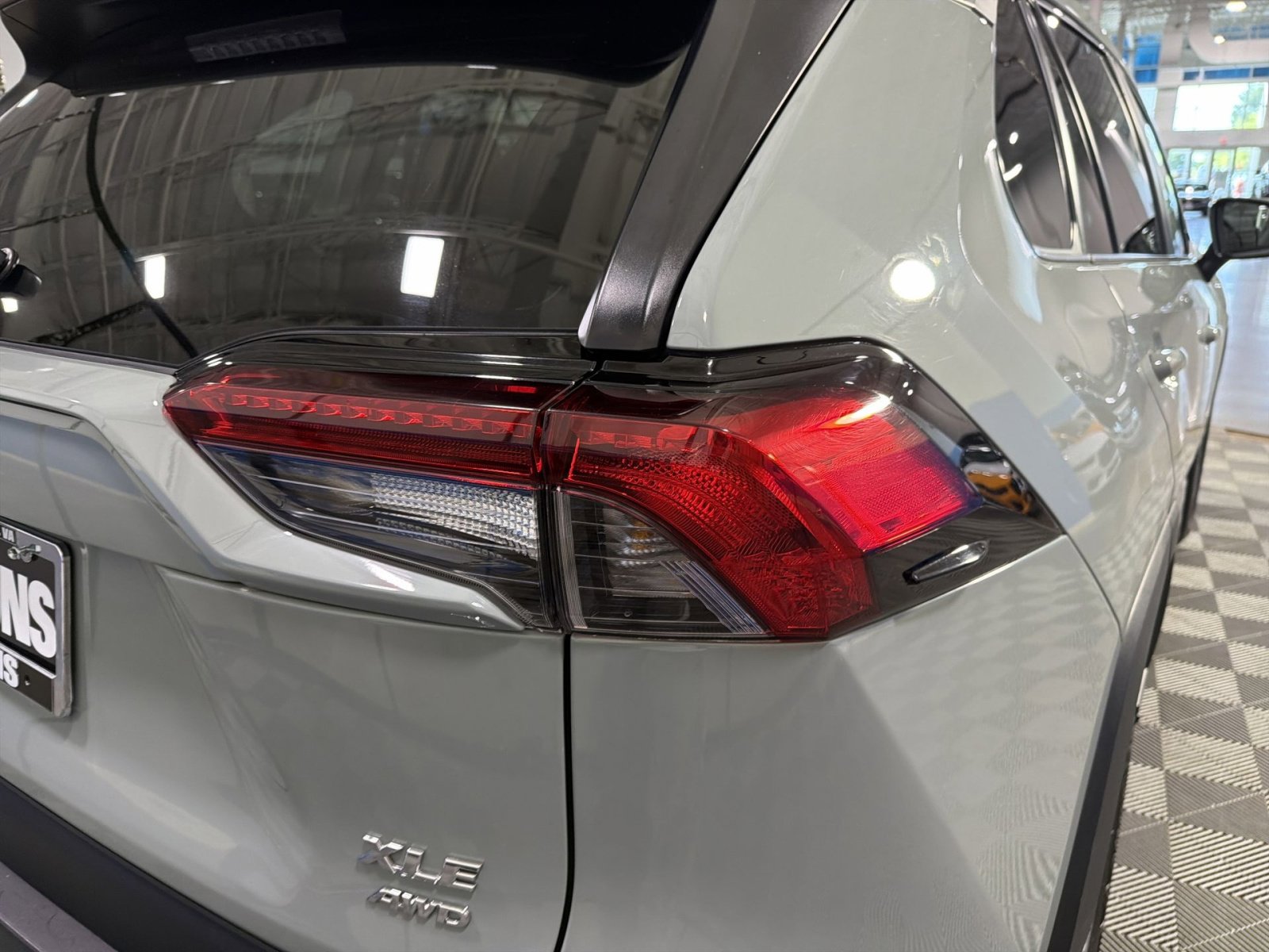 Used 2022 Toyota RAV4 XLE AWD/4WD image 17