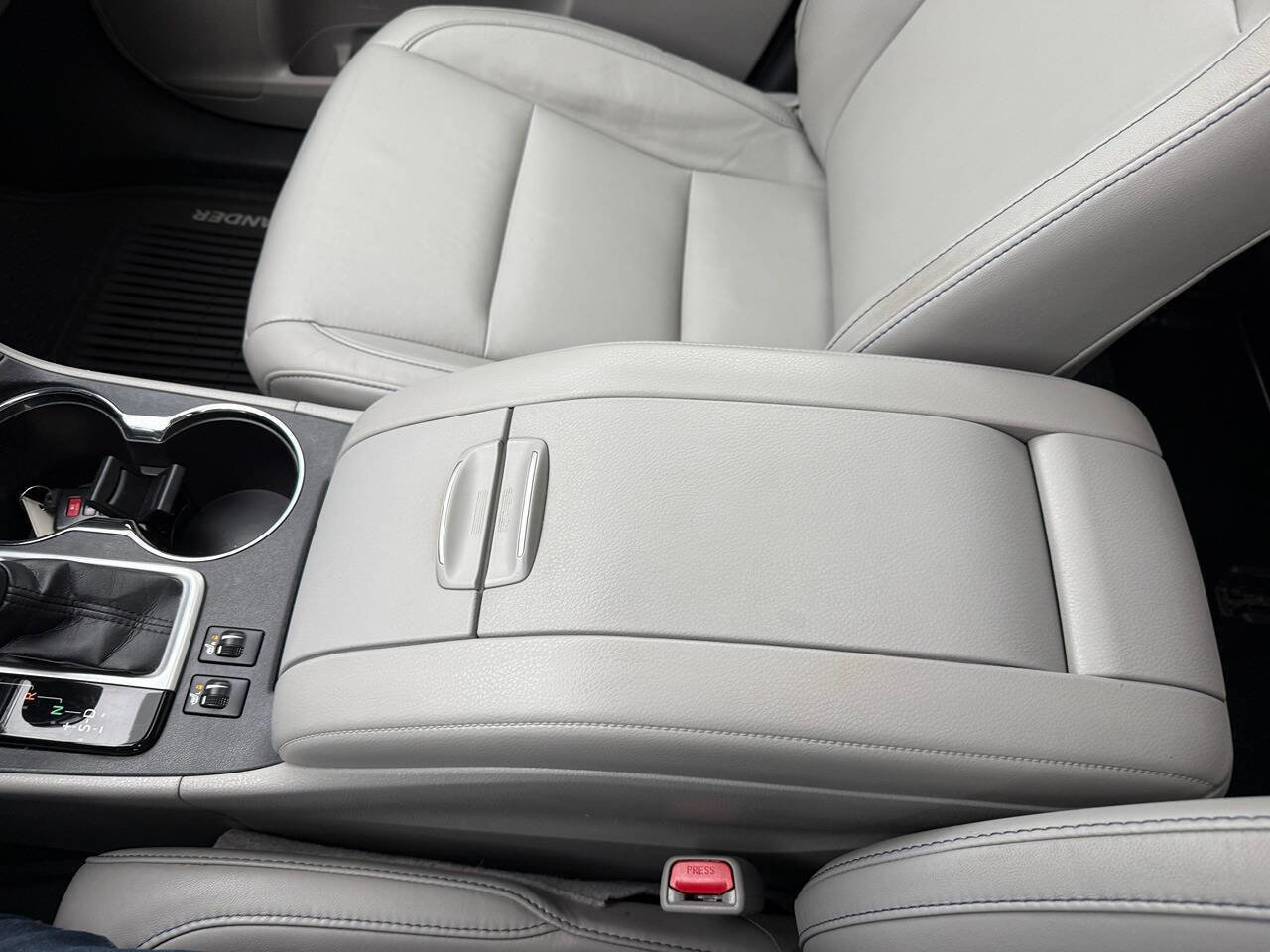 Used 2016 Toyota Highlander XLE AWD/4WD image 27