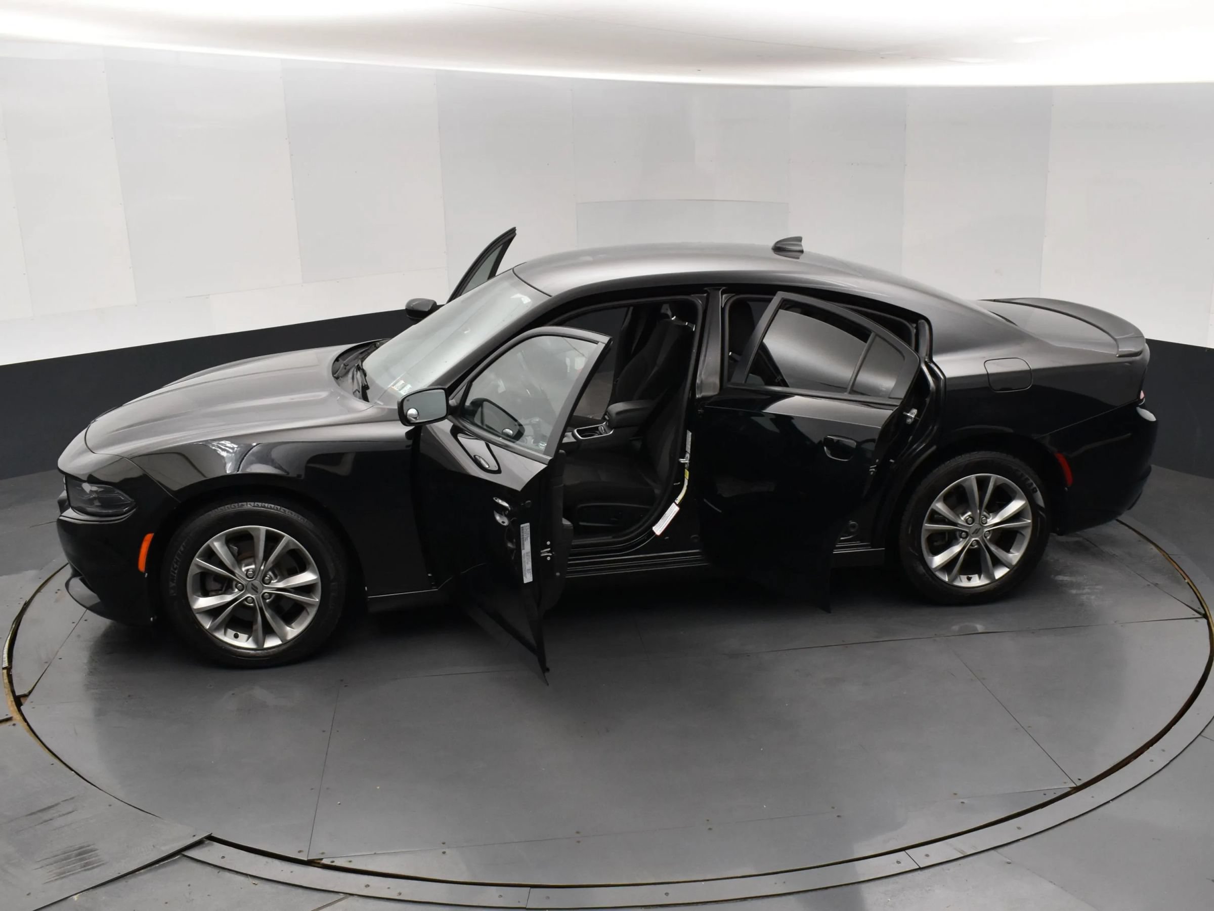 Used 2020 Dodge Charger SXT AWD/4WD image 7