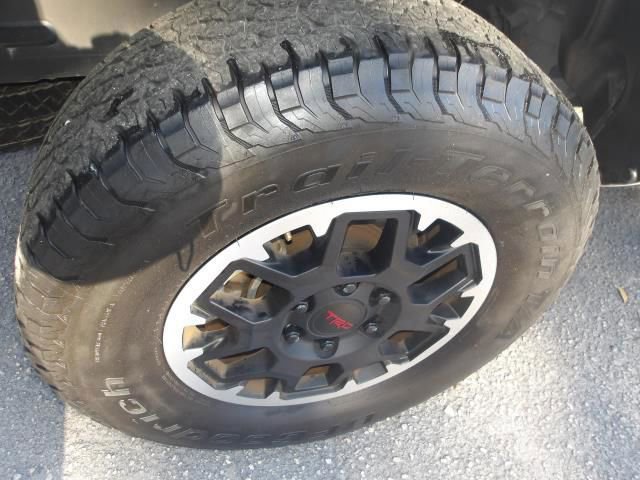 Used 2024 Toyota Tacoma TRD Off-Road image 12