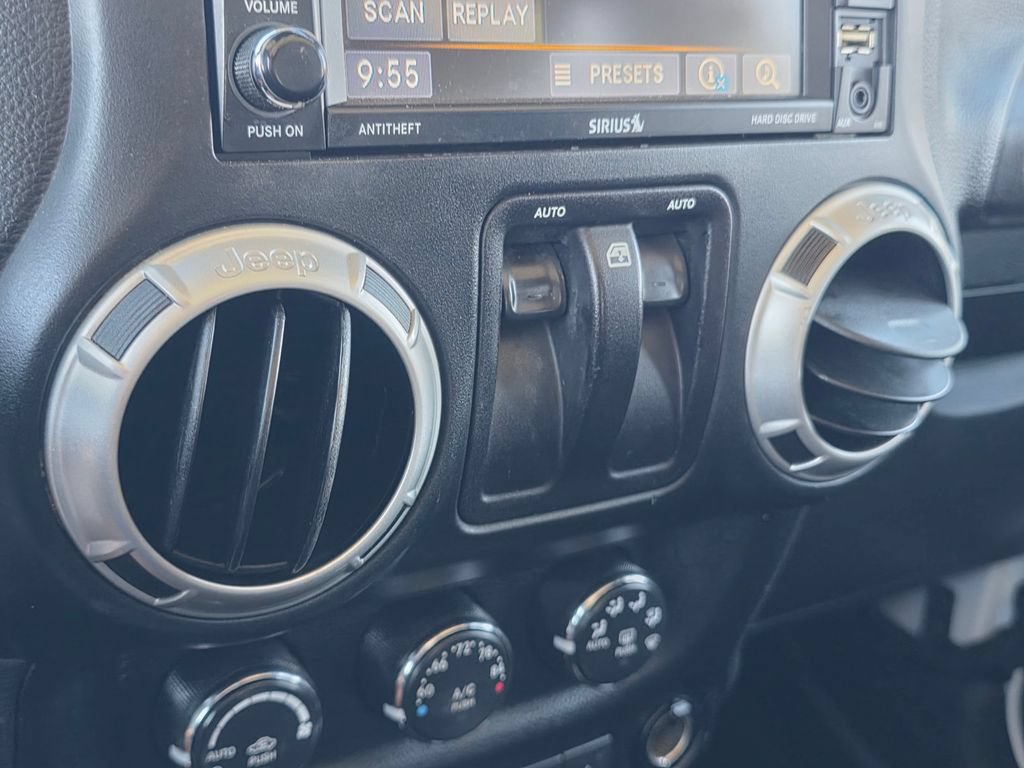 Used 2018 Jeep Wrangler Sahara w/ Connectivity Group AWD/4WD image 25