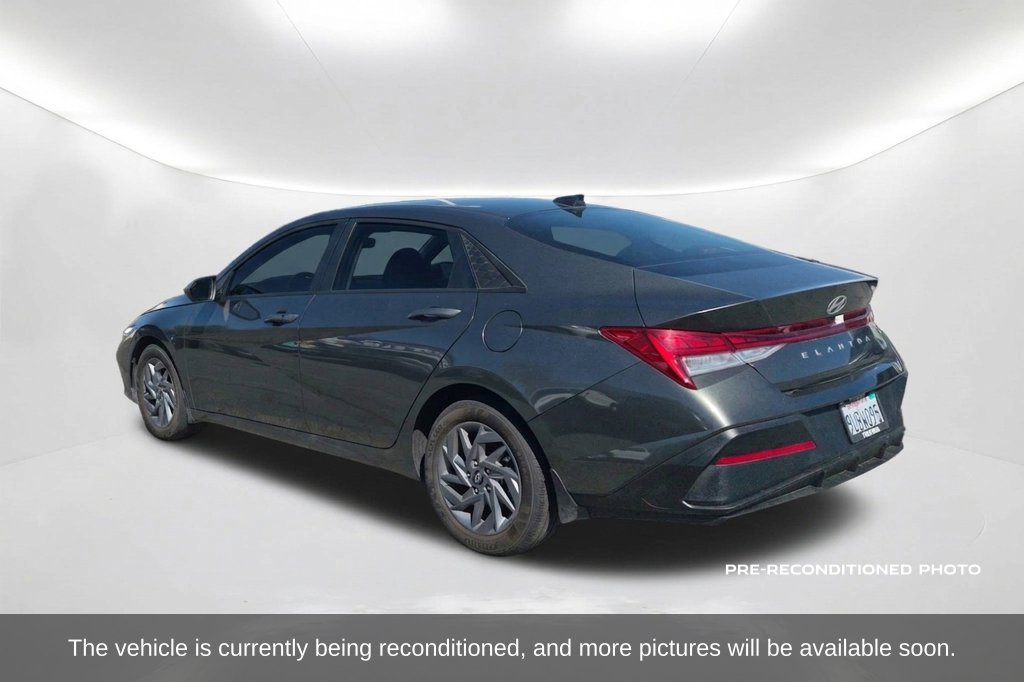 Used 2025 Hyundai Elantra Hybrid FWD image 8