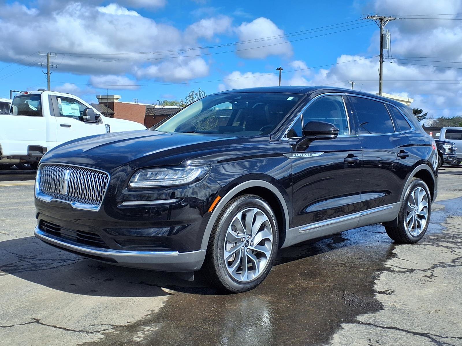 Used 2023 Lincoln Nautilus Reserve AWD/4WD image 1