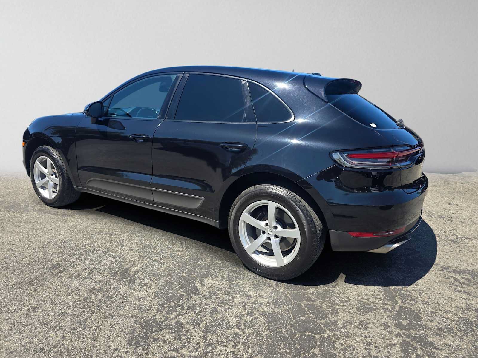 Used 2019 Porsche Macan AWD/4WD image 3