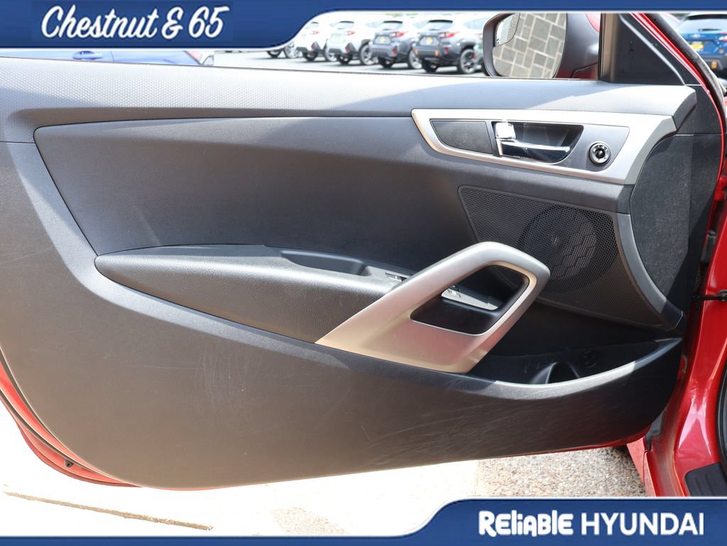Used 2016 Hyundai Veloster FWD image 18