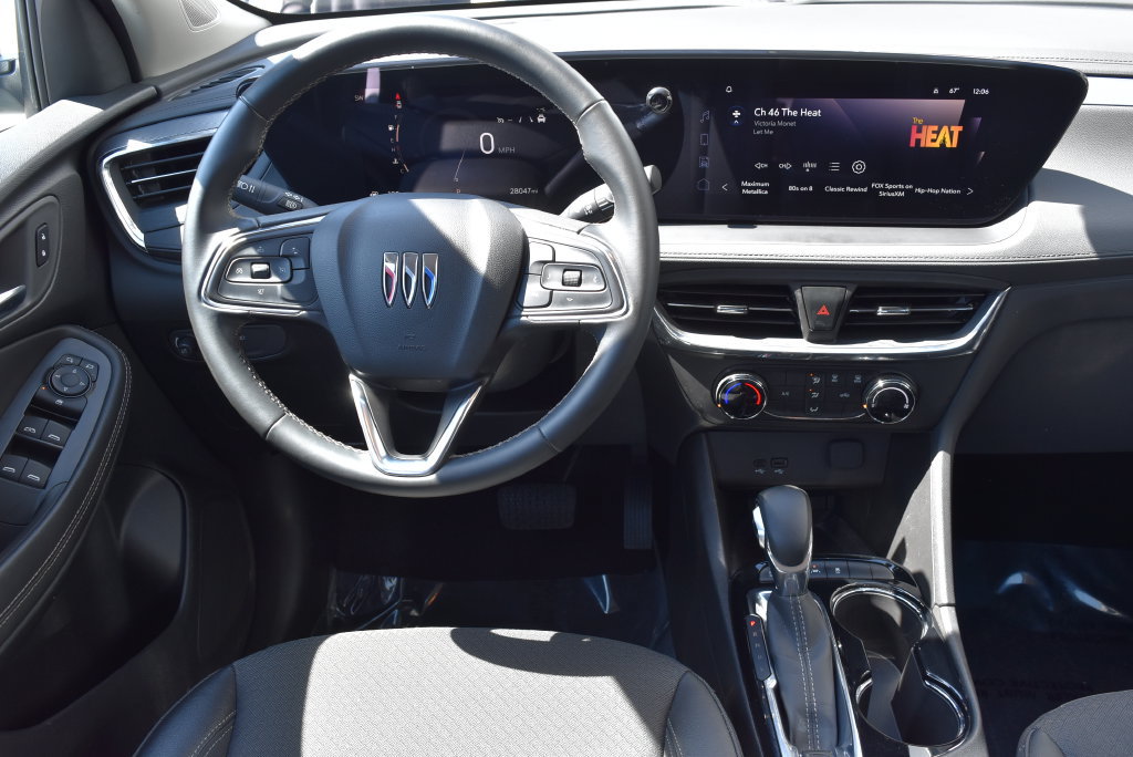 Used 2025 Buick Encore GX Preferred AWD/4WD image 12