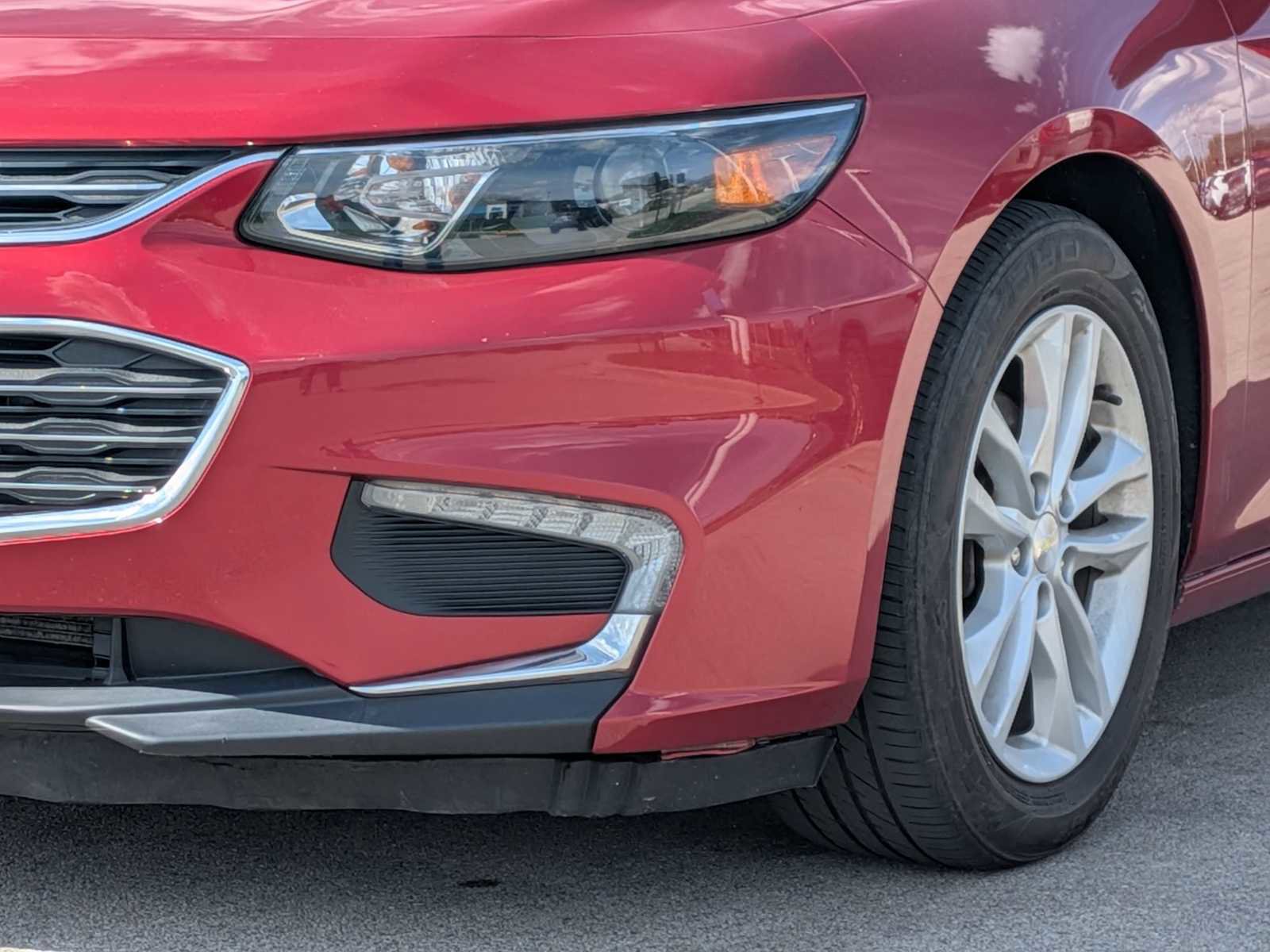Used 2016 Chevrolet Malibu LT w/ Leather Package FWD image 9