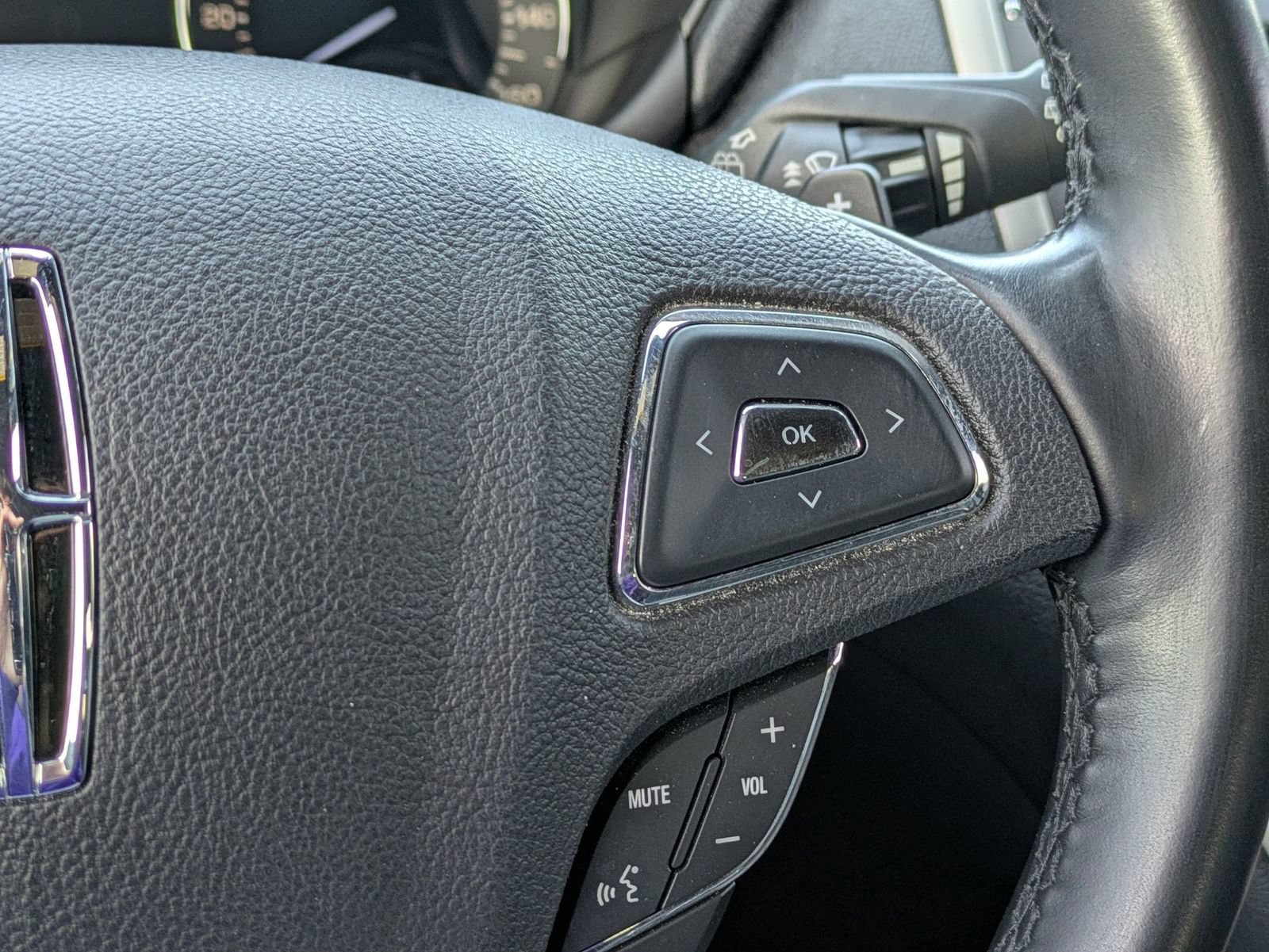 Used 2017 Lincoln MKC Select w/ Select Plus Package FWD image 11