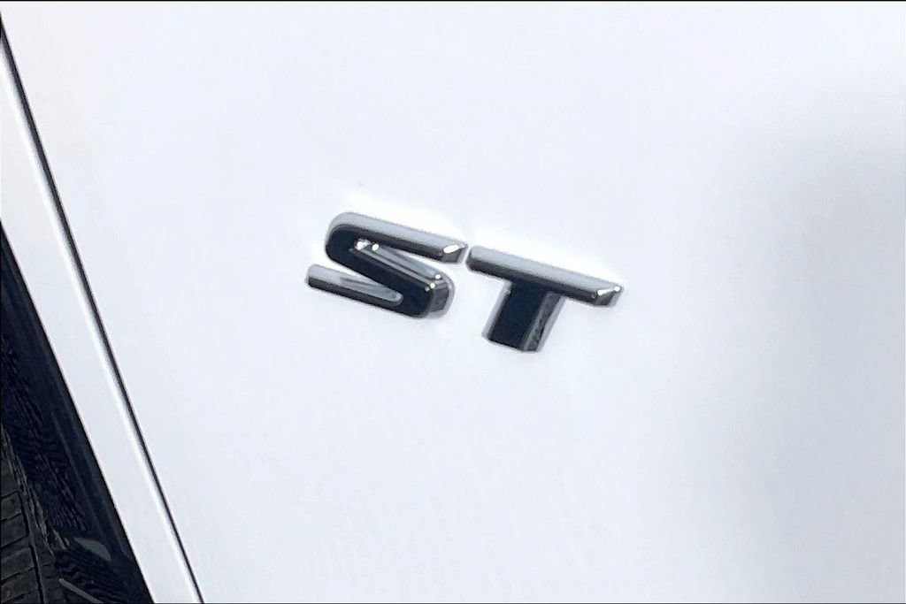 New 2027 Buick Enclave Sport Touring w/ Super Cruise Package FWD image 10