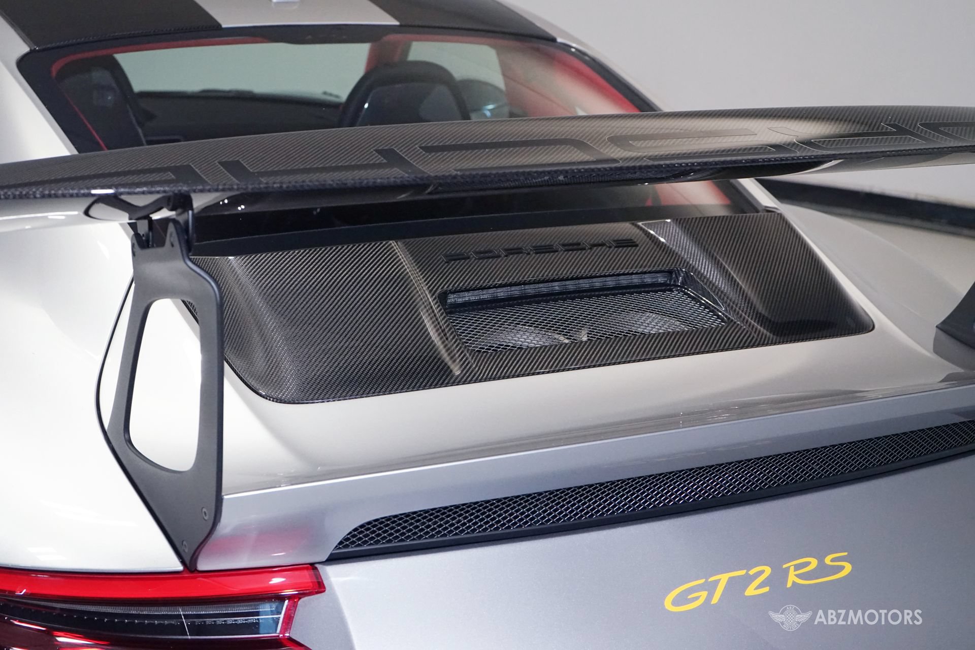 Used 2018 Porsche 911 GT2 RS RWD image 9