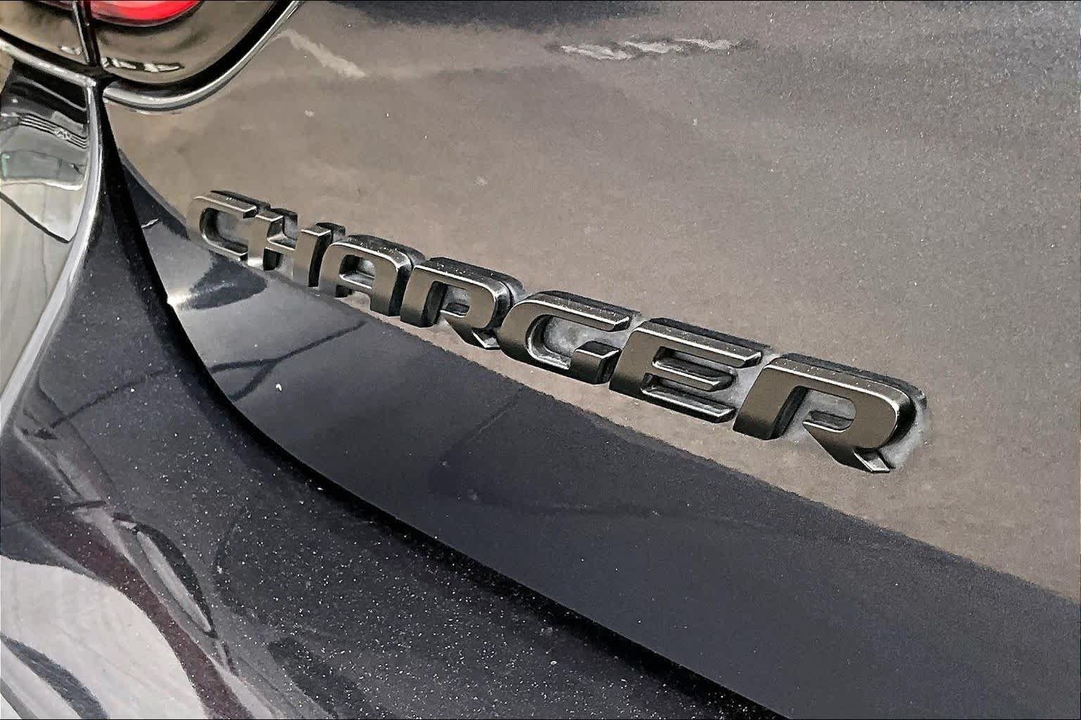 Used 2017 Dodge Charger SE w/ Blacktop Package RWD image 30
