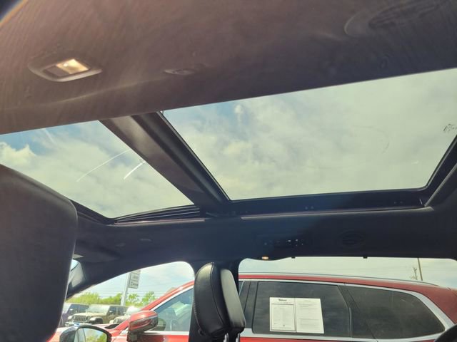 Used 2025 Chrysler Pacifica Limited image 32