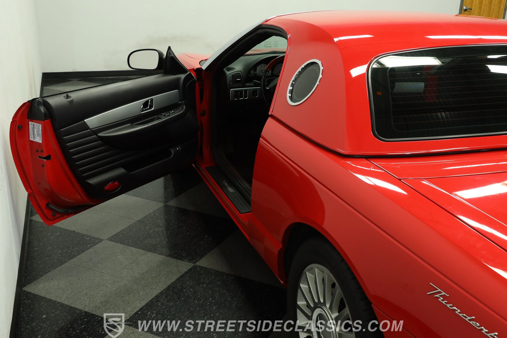 Used 2005 Ford Thunderbird RWD image 33