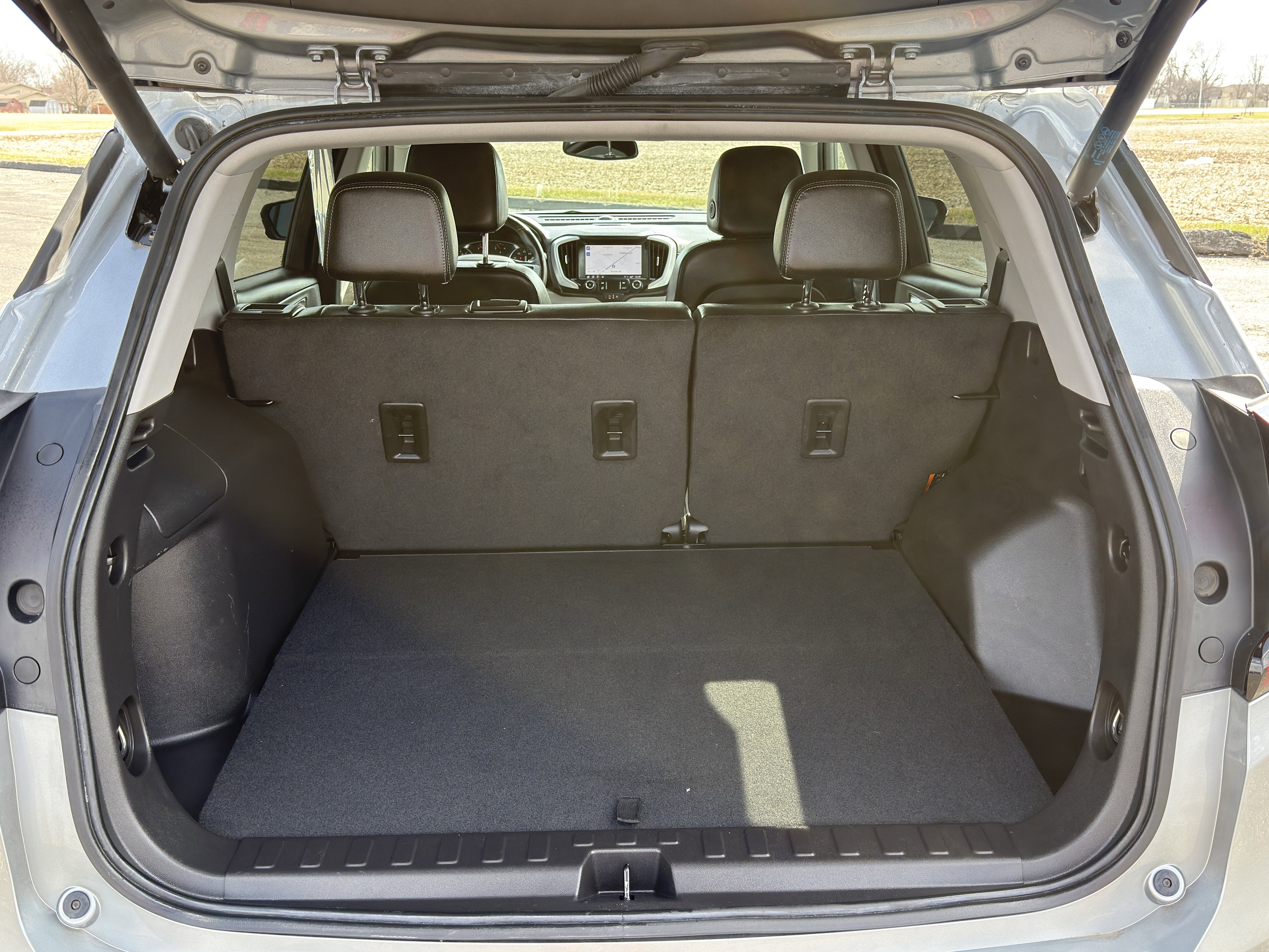 Used 2024 GMC Terrain SLT w/ Infotainment Package II image 15