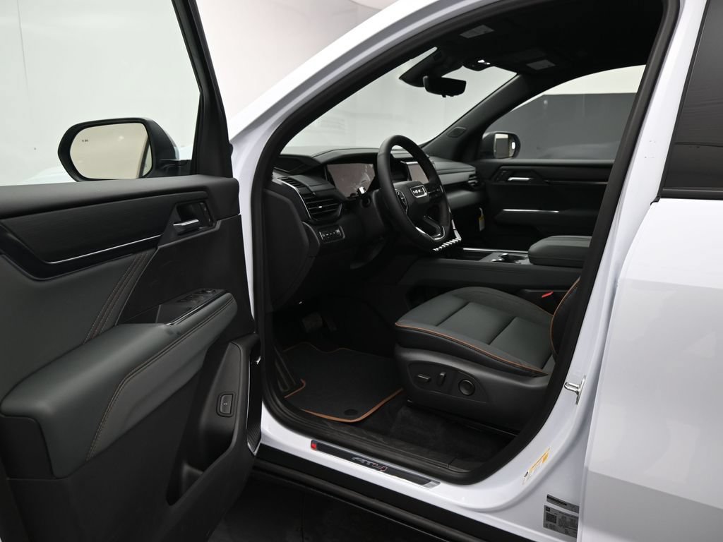 New 2026 GMC Acadia AT4 w/ Luxury Package AWD/4WD image 13