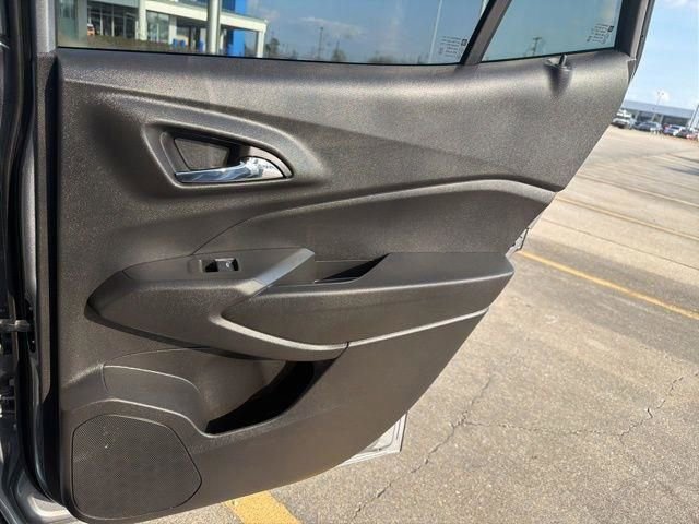 Used 2025 Chevrolet Trax RS w/ Driver Confidence Package image 36