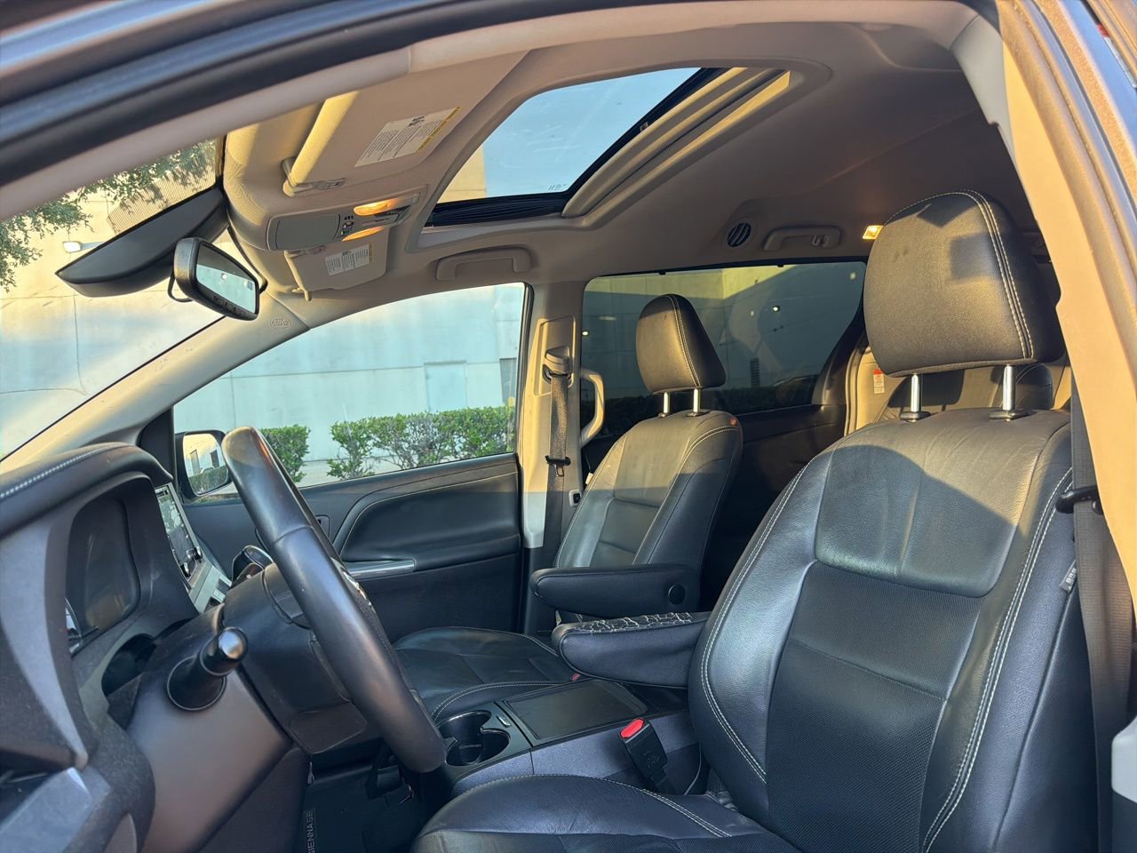 Used 2018 Toyota Sienna SE FWD image 9