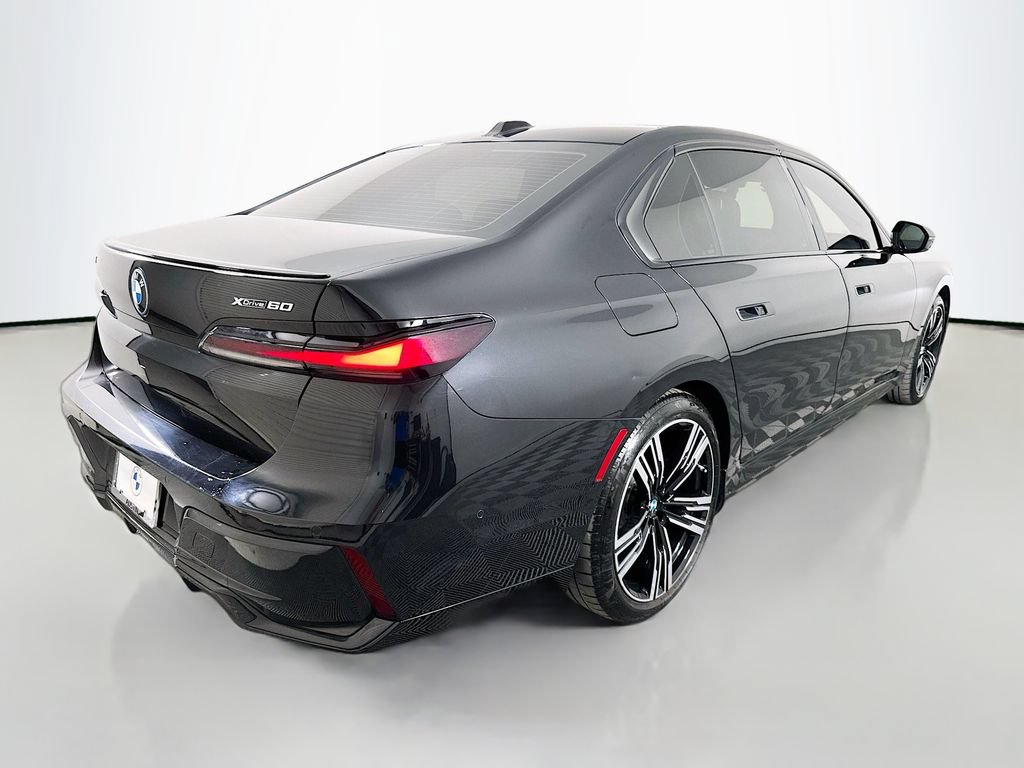 Used 2025 BMW i7 xDrive60 w/ Executive Package AWD/4WD image 5