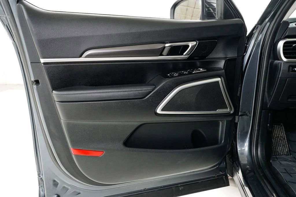 Certified 2023 Kia Telluride LX image 8