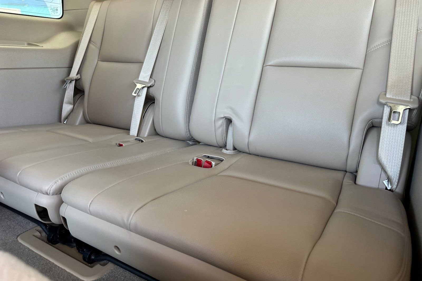 Used 2013 Cadillac Escalade Premium AWD/4WD image 19