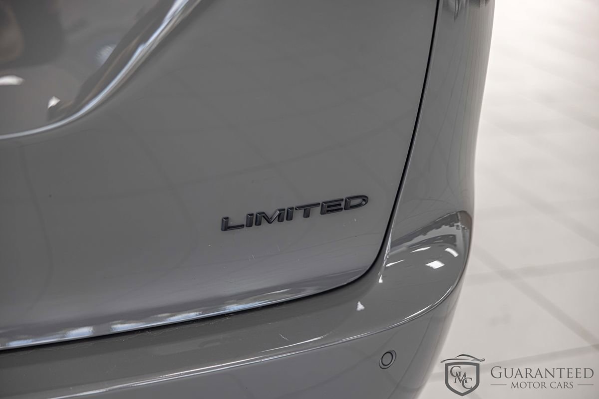 Used 2025 Chrysler Pacifica Limited FWD image 15