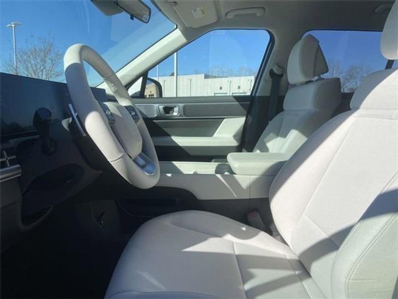 Certified 2025 Hyundai Santa Fe SE image 15