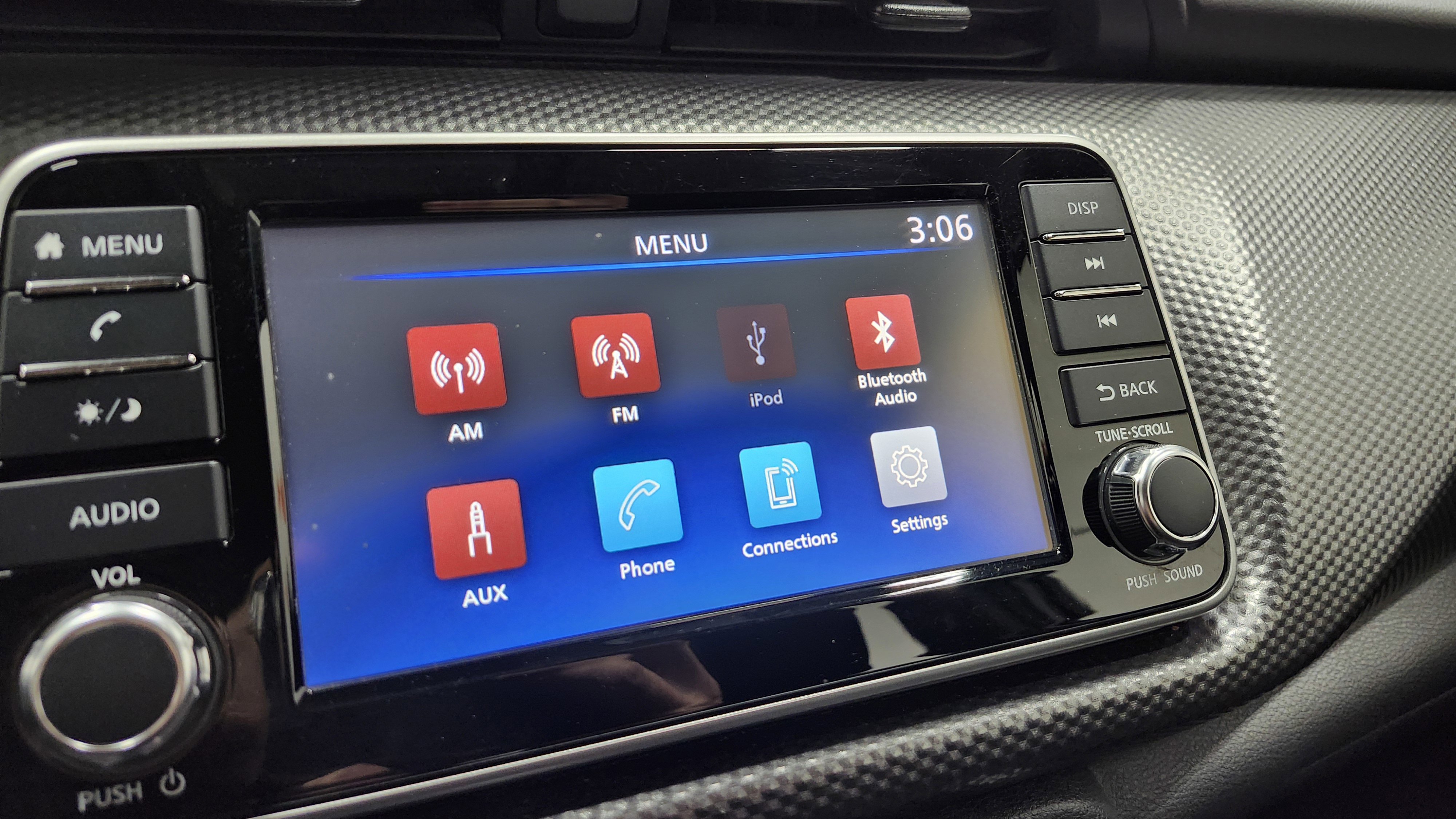 Used 2020 Nissan Kicks S image 4