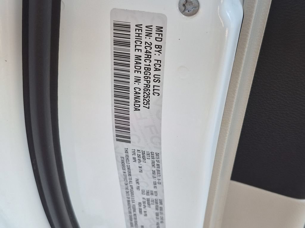Used 2023 Chrysler Pacifica Touring-L FWD image 41