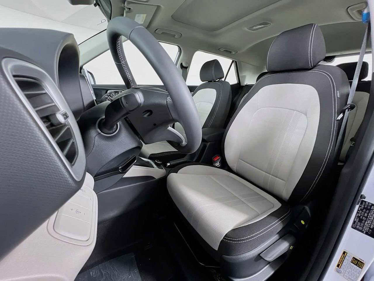 New 2025 Hyundai Venue SEL image 13