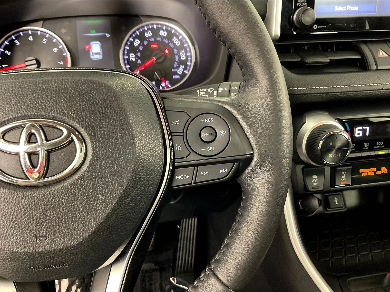 Used 2021 Toyota RAV4 XLE w/ Convenience Package AWD/4WD image 12