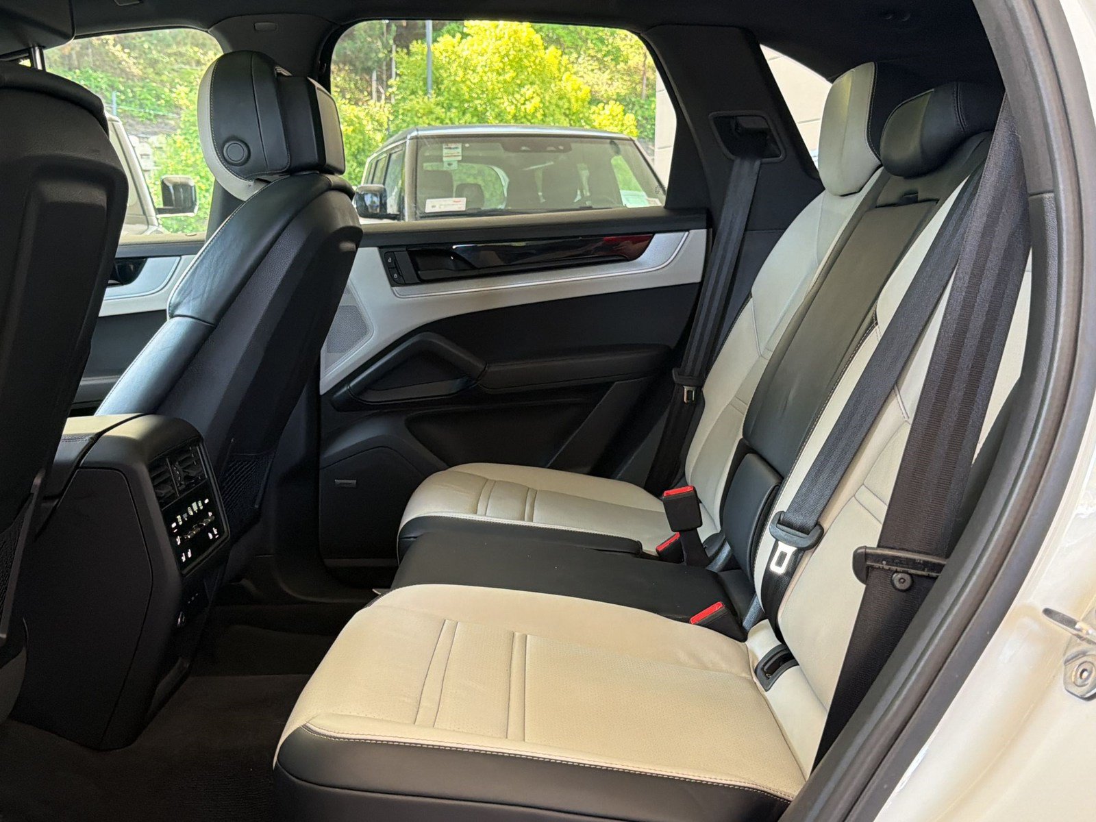 Used 2024 Porsche Cayenne AWD/4WD image 24